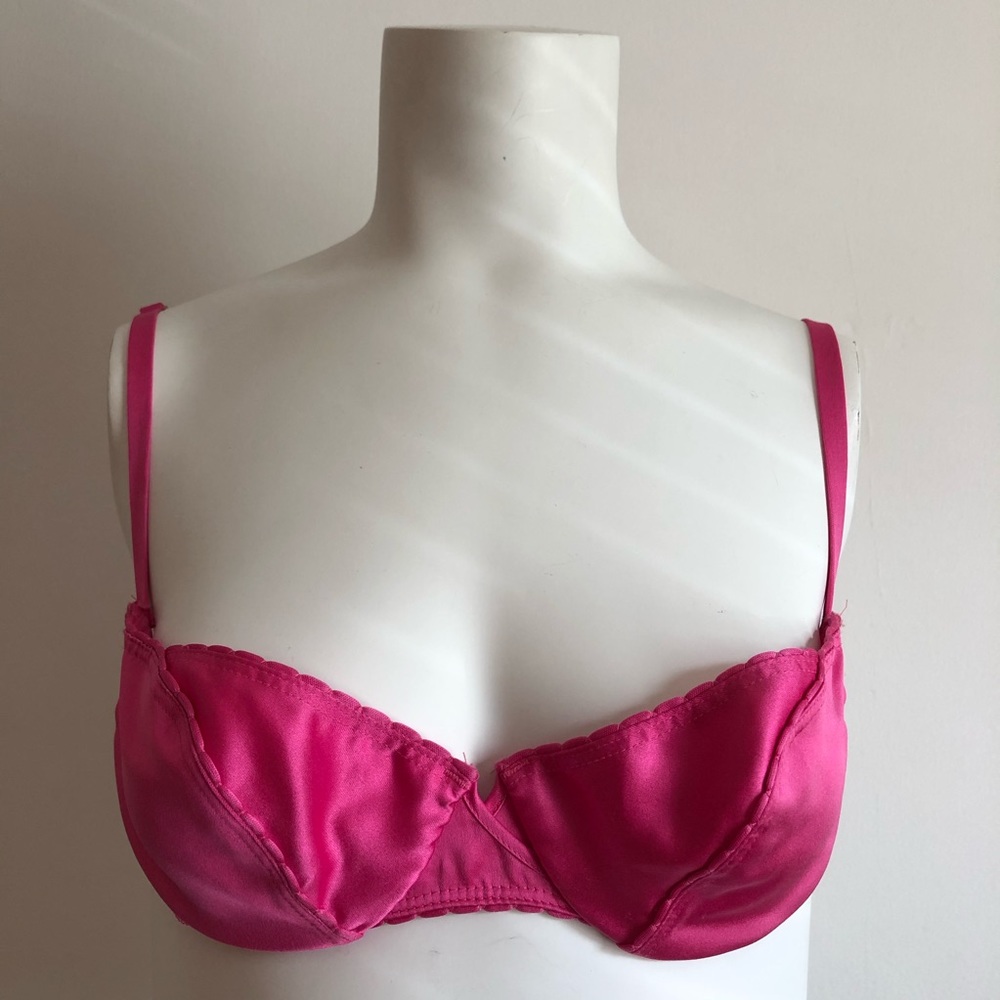 SOLD Vintage Victoria’s Secret Underwire Bra